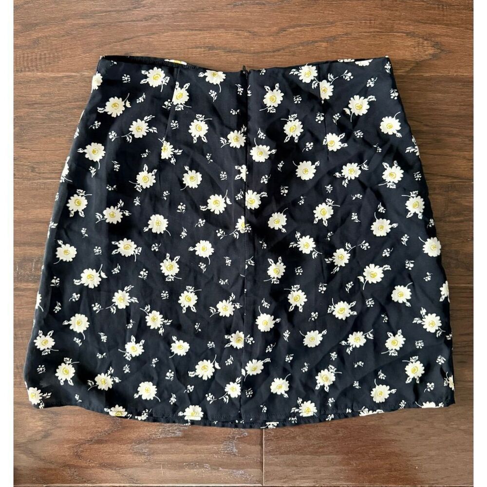 Princess Polly Silky Black Daisy Mini Skirt Size 4 - Picture 3 of 5